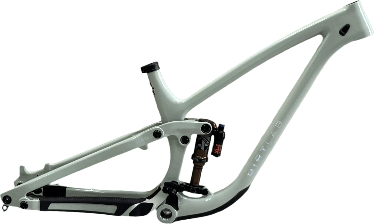 Iuhu HL (Menace) carbon frame, side view