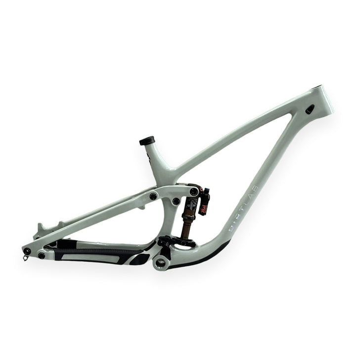 Iuhu HL (Menace) carbon frame, side view - gloss green